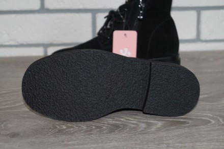 Стильная модель демисезонных ботинок для девочки. Чёрный цвет практичен и подход. . фото 7