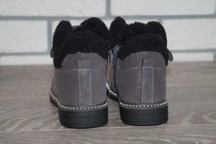 Нарядные зимние ботинки серого цвета. Прекрасно сочетаются с любой одеждой и акс. . фото 8