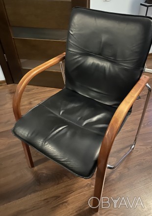Крісло офісне, матеріал-еко шкіра, металевий каркас, в хорошому стані, без значн. . фото 1