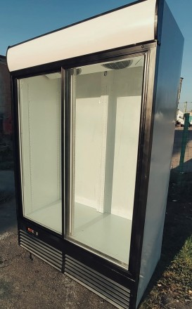 Холодильные витрины шкафы вертикальные для хранения охлаждённых продуктов и напи. . фото 3