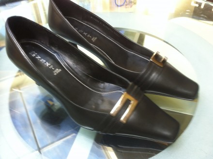 Удобные,замечательные,фирменные туфельки "Next".
Цвет черный,кожанные. . фото 4