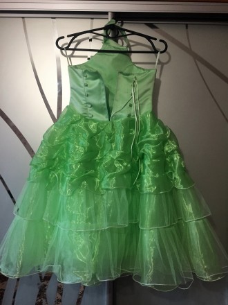Платье для девочки длинное 5-6 лет. Зелено-салатового цвета. 
Длинна по спинке . . фото 3