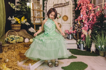 Платье для девочки длинное 5-6 лет. Зелено-салатового цвета. 
Длинна по спинке . . фото 4