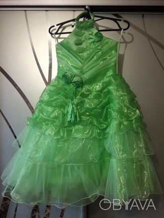 Платье для девочки длинное 5-6 лет. Зелено-салатового цвета. 
Длинна по спинке . . фото 1