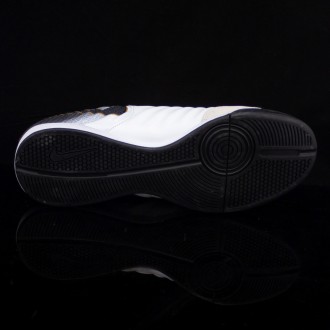 Футзалки Nike Tiempo Lunar LegendX 7 Pro IC
Идеальный вариант для игры в футбол . . фото 6