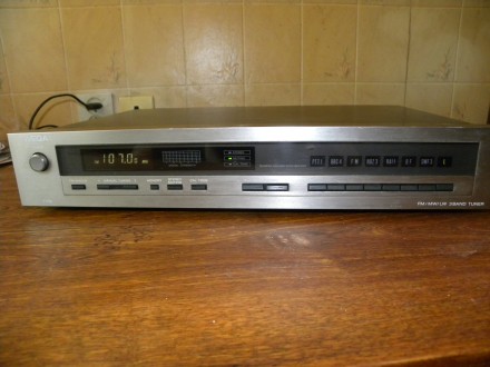 Wega T700 - FM Stereo / FM-AM Tuner.Размеры в мм B / H / D : 430 / 80 / 328
Вес. . фото 5