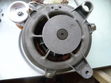 Двигатель для стиральной машины "Whirlpool" итальянский.Двигатель асин. . фото 4