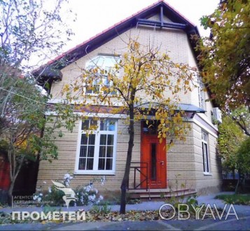 Продаю сучасний і якісний 2-х поверховий будинок з ділянкою 9 соток в Центрі міста.Ексклюзивна пропозиція!