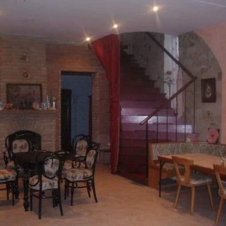 Сдам 3 этажный дом в Кировском с капремонтом на любой период, с камином и сауной. . фото 4