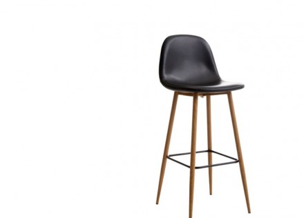 Комфортный барный стул ,высота 106 см.
цвет черный (штучная кожа ) с ножками по. . фото 2