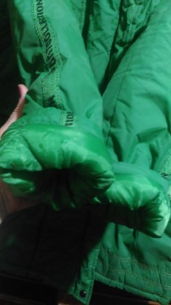 Продам пальто на синтепоне средней плотности  сочно-зеленого цвета в очень хорош. . фото 6
