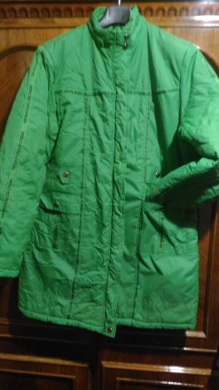 Продам пальто на синтепоне средней плотности  сочно-зеленого цвета в очень хорош. . фото 2