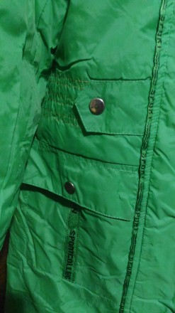 Продам пальто на синтепоне средней плотности  сочно-зеленого цвета в очень хорош. . фото 5
