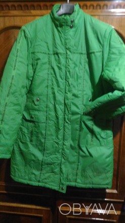 Продам пальто на синтепоне средней плотности  сочно-зеленого цвета в очень хорош. . фото 1