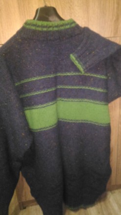 Продам мужской свитер темно-синего цвета с зелеными полосами. Шерсть. На размер . . фото 3