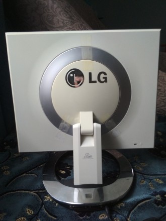 Монитор LG Slim L1780V диагональ - 19", макс.разрешение SXGA - 1280x1024, и. . фото 2