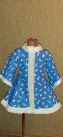 продам детский костюм снегурочки, ситец и мех, застежка на липучке, длинна плать. . фото 2
