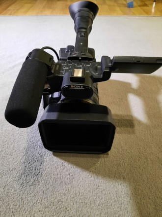 Продаю Видеокамеру Sony HXR-NX5E - профессиональный камкордер.
Время наработки . . фото 6