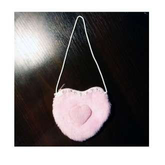 Дитяча сумка (косметичка) Сердечко

Розміри: 11х13 см
Матеріал: Штучне хутро. . фото 3