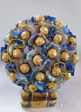 Букет для мужчины с конфетами Ferrero Rocher . 
Букет из конфет Ferrero Rocher п. . фото 1