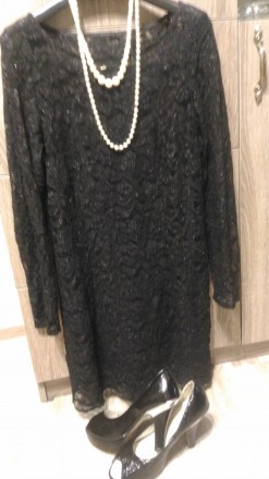 Продам маленькое черное платье (гипюр с серебристым люрексом) на чехле, притален. . фото 4