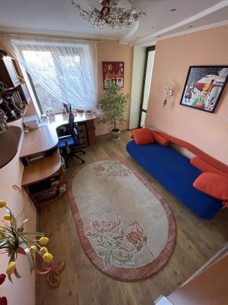 Продается "шикарная" 3
квартира в "элитном"доме в Центровом. "5/5". фото 8