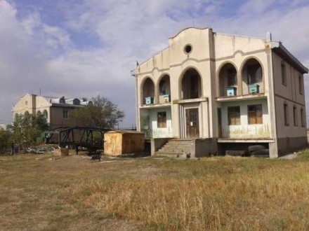 Продам дом в селе Софиевка Бердянского района.Два жилых этажа + первый цокольный. . фото 4