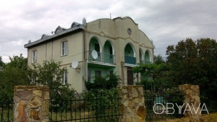 Продам дом в селе Софиевка Бердянского района.Два жилых этажа + первый цокольный. . фото 1