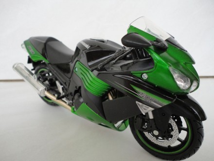 Продам хорошої якості моделі мотоциклів фірми виробник New Ray

1. 1:12 Kawasa. . фото 3