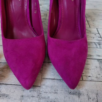 Туфли Comer розовые фуксия на шпильке
в идеальном состоянии
Размер 38,по стельке. . фото 7