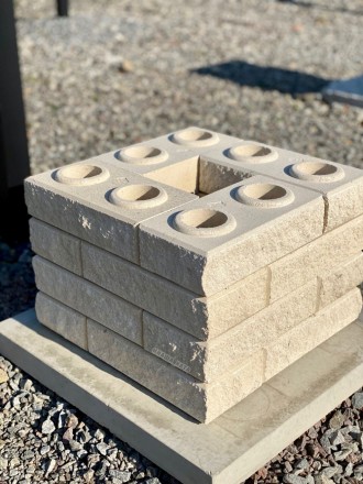 Цегла Лего це просте і сучасне рішення для створеннянеймовірного паркану

Вона. . фото 5