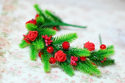 Новогодний ободок выполнен в красном цвете, декорирован веточками ели.
Изделие д. . фото 1
