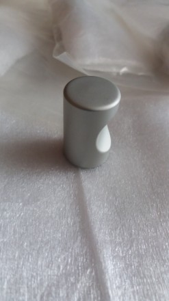 Ручка мебельная алюминий /  кнопка с выемкой. Система крепления винтом м4. В нал. . фото 3