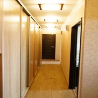  
3-комнатная квартира в Малиновском районе. Жилая площадь квартиры 40 м2, кухня. . фото 7