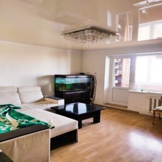  
3-комнатная квартира в Малиновском районе. Жилая площадь квартиры 40 м2, кухня. . фото 3