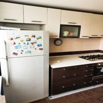  
3-комнатная квартира в Малиновском районе. Жилая площадь квартиры 40 м2, кухня. . фото 8