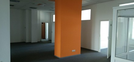 Офисы, 300 м.кв.. Центр. фото 3 Аренда просторного офиса в центре Киева в Бизнес центре класса " В + " по адресу. Центр. фото 3
