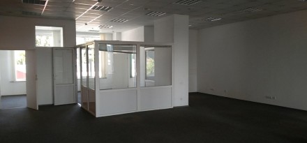 Офисы, 300 м.кв.. Центр. фото 4 Аренда просторного офиса в центре Киева в Бизнес центре класса " В + " по адресу. Центр. фото 4