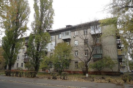 Продажа 3к.кв., Дарницкий р-н, ул. Севастопольская, 13, 80 м.кв. 1-й этаж, 4-эта. . фото 2