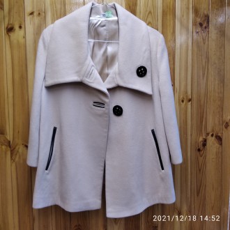 Дизайнерское решение женского пальто размером 48см.. . фото 3