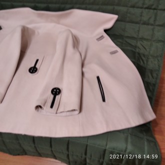 Дизайнерское решение женского пальто размером 48см.. . фото 11