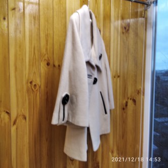 Дизайнерское решение женского пальто размером 48см.. . фото 4