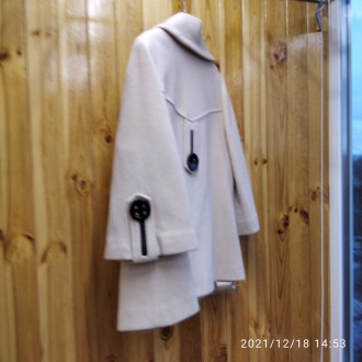 Дизайнерское решение женского пальто размером 48см.. . фото 5