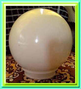 Продам непрозрачный плафон, изготовленный в СССР в виде шара молочно-белого цвет. . фото 2