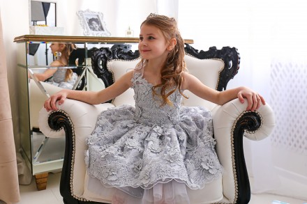Шикарное детское нарядное платье с 3Д вышивкой.
Рост 116-122.

Подойдут абсол. . фото 2