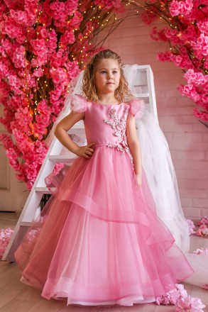 Шикарное детское нарядное платье для принцесс с вышивкой.
Рост 116.

Подойдут. . фото 2