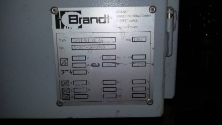 ОСОБЕННОСТИ:
Кромкооблицовочный станок модели Optimat KD-46 производство Brandt,. . фото 3