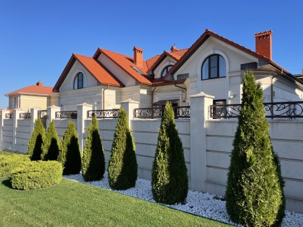Продам элитный дом у моря 
в Совиньоне 


Дом 2 уровня, 
построен из крымск. . фото 2