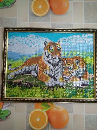 Картина тигры ручная работа выполнена стразами размеры 44,5*33,5 с рамкой, очень. . фото 2