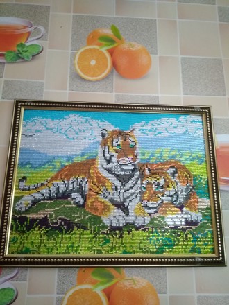 Картина тигры ручная работа выполнена стразами размеры 44,5*33,5 с рамкой, очень. . фото 4